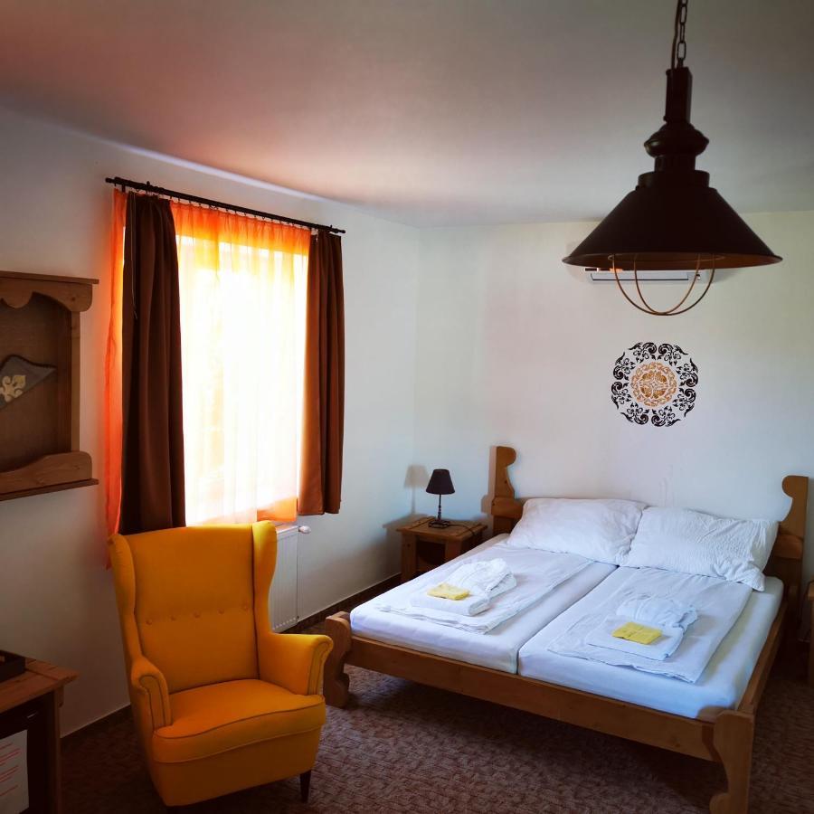 Szabolcs Vezer Panzio Bed and Breakfast Exteriör bild
