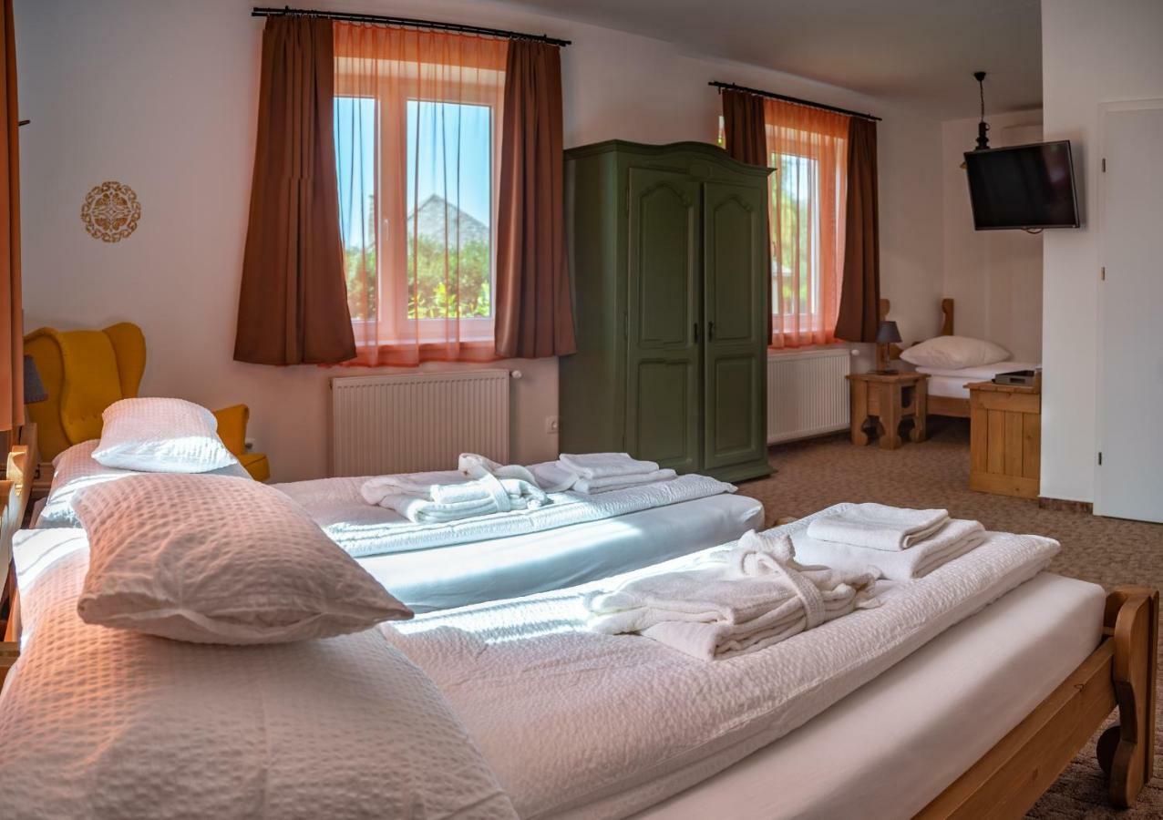 Szabolcs Vezer Panzio Bed and Breakfast Exteriör bild